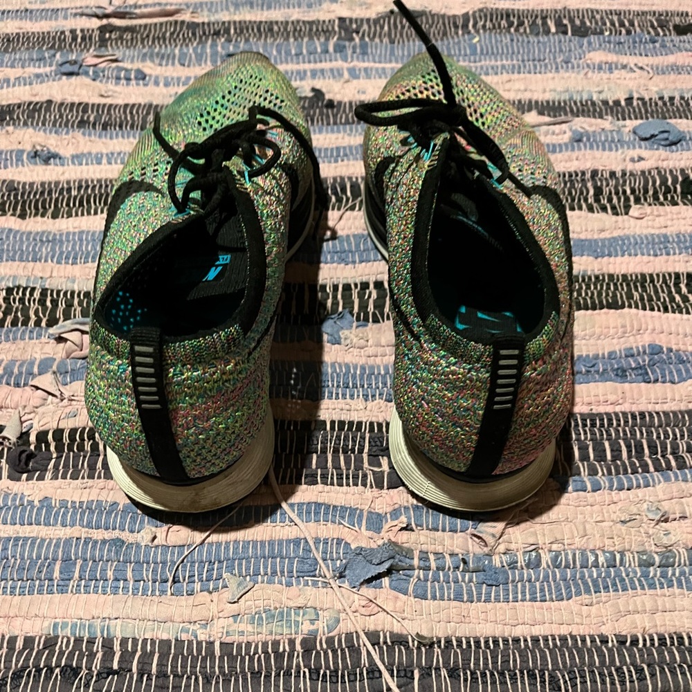 Nike Flyknit Racer - Picture 2 of 5